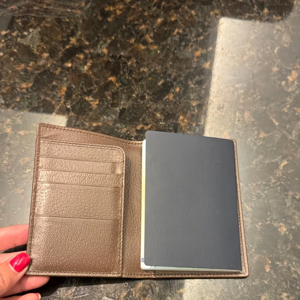 Gucci Tan and Brown GG Pattern Passport Holder - Picture 7 of 7